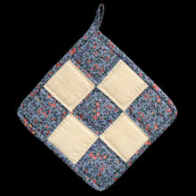 Load image into Gallery viewer, 9 Patch Quilt Square Pot Holder
